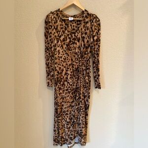 Sexy fitted leopard dress.